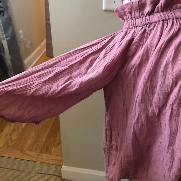 Boutique Off-The-Shoulder Top - Picture 2 of 5